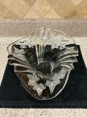 Mikasa Hankerchief Crystal Serving Bowl  Parisian Ivy Design